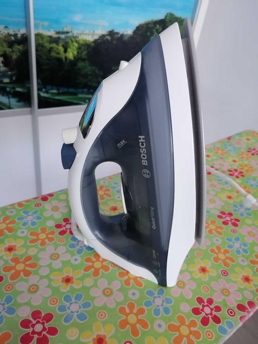 Fier de călcat cu masa