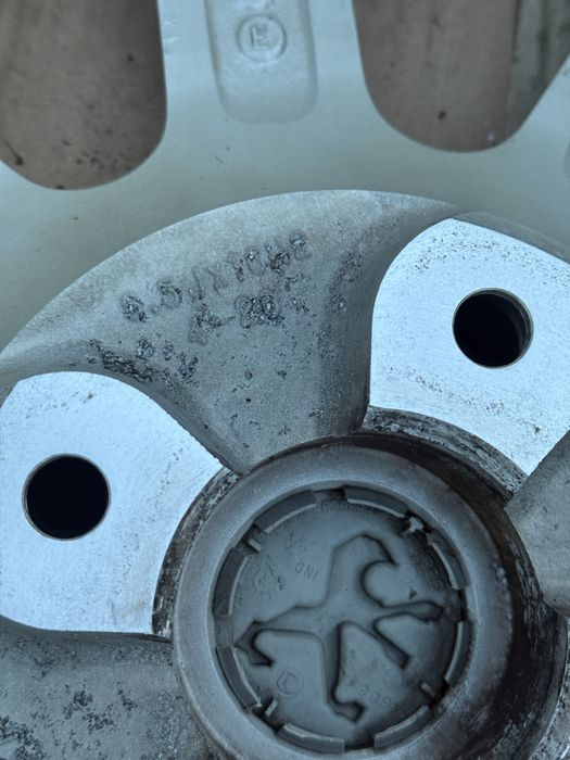 Джанти Peugeot + зимни гуми Kumho 205/45/16