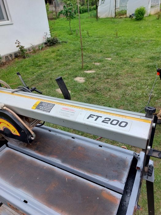 Mașină de tăiat gresie pe apă