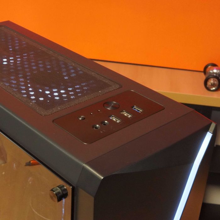 Desktop AMD Ryzen 5 3400G 16GB RAM 1TB SSD + AMD Radeon RX Vega 11 2GB, Lumini RGB, Negru, 12 LUNI GARANTIE