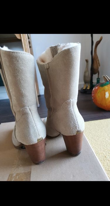 Cizme UGG în stare foarte bună