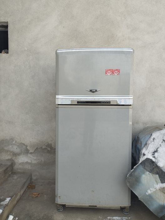 Холодильник сотилади