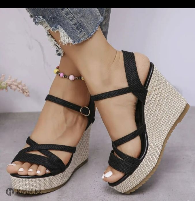 Продам босоножки