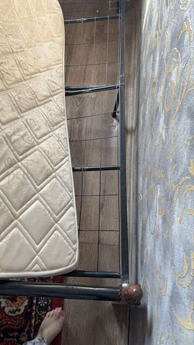 Кровать с матрасом