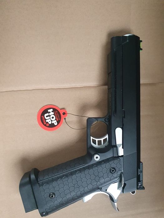 Продавам еърсофт пистолет HI-CAPA 5.1