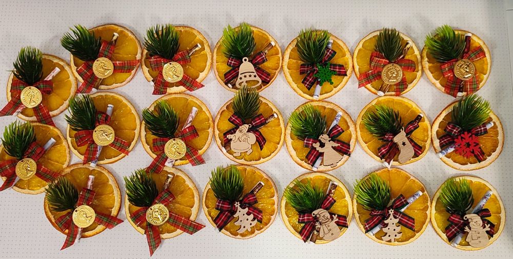 Коледни Табелки за закачане/ коледни кашпи/шейни и късмети