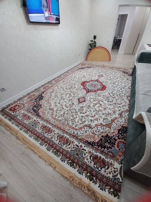 Ковер б/у в хорошем состоянии