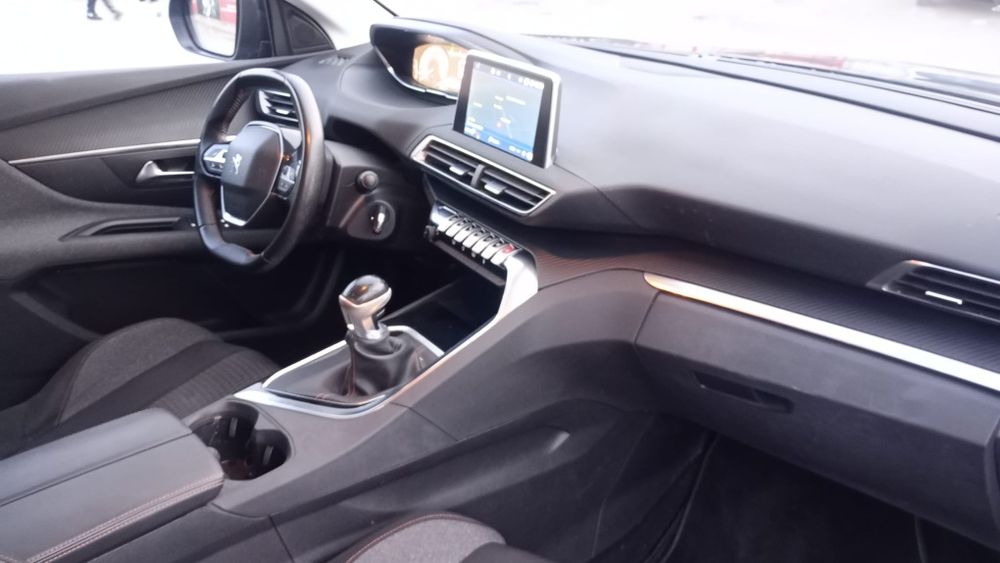 Peugeot 3008/ 2019 / 1.5 BlueHdi/ 131 cp/Line asisst /Navi/ Led/