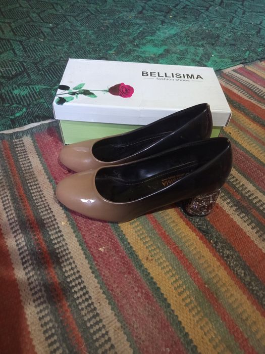 Ayollar tuflisi yangi