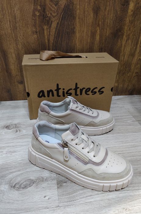 Продам кеды полностью натуралка