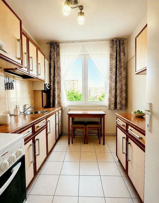 Apartament 3 camere, 56 mp utili + balcon închis, centrală proprie, etaj 3/4 – zona Corvin, Hunedoara