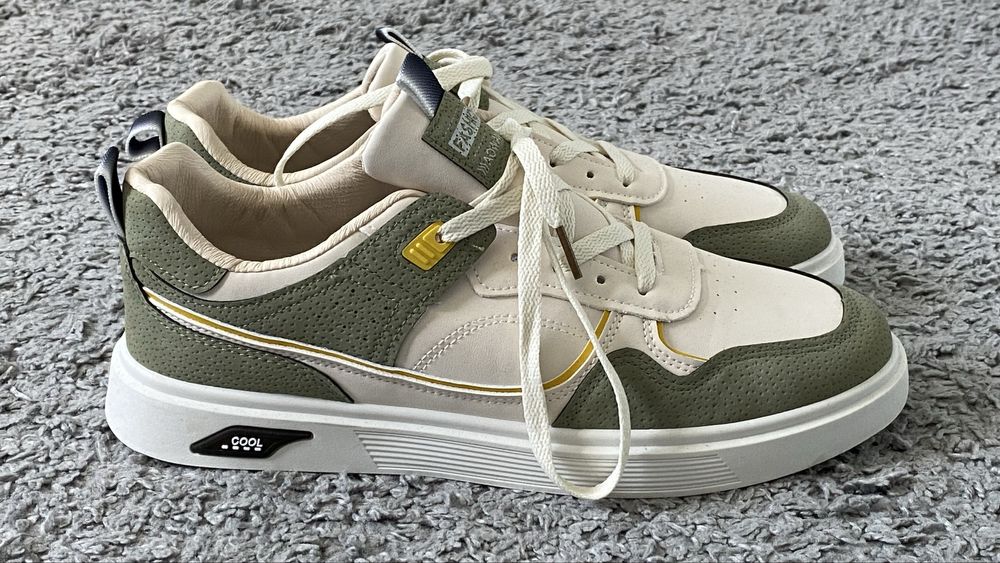 Повседневные кроссовки