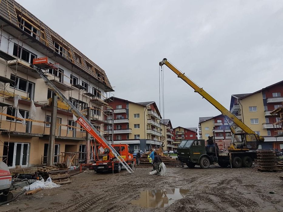Macara, Lift Girafa,  lift exterior pana la etajul 8