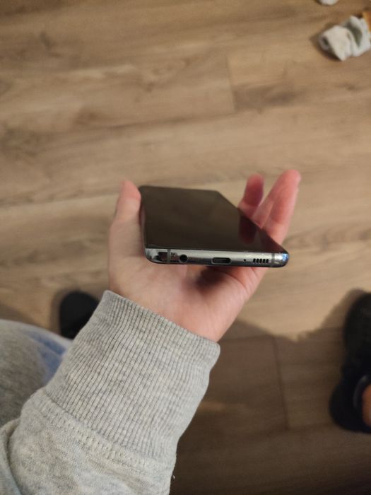 Vând galaxia S 10