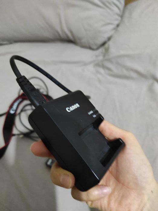 Продам Canon 1200D