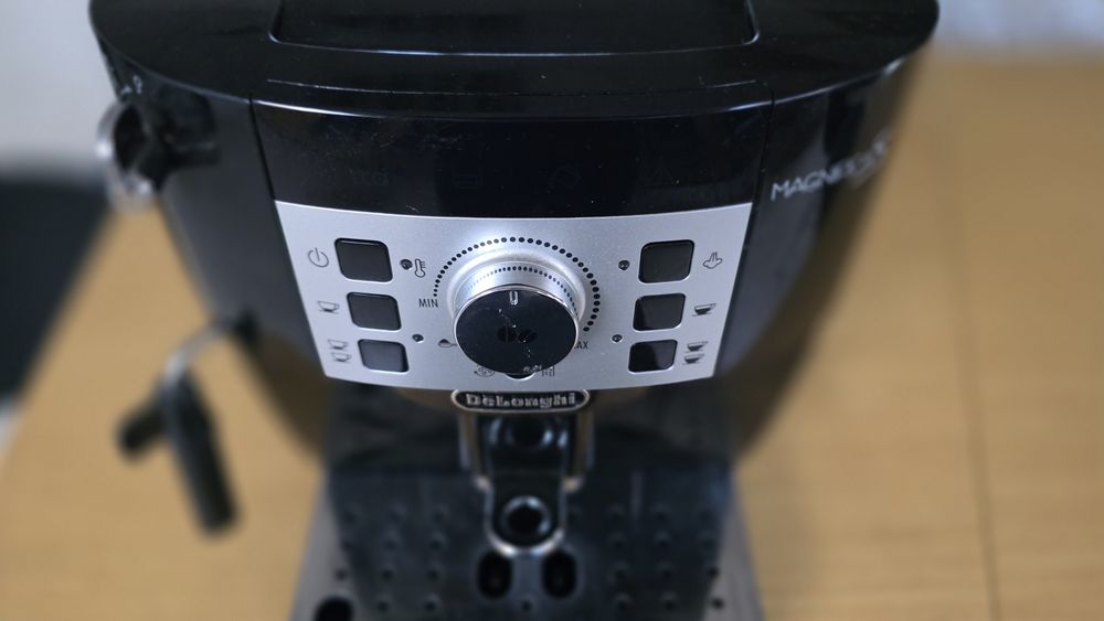 Кафеавтомат De'Longhi Magnifica S  

Технически характеристики:

Разме