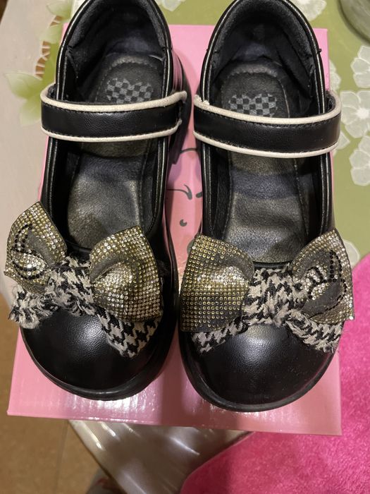 Туфли на девочку для школы, черные