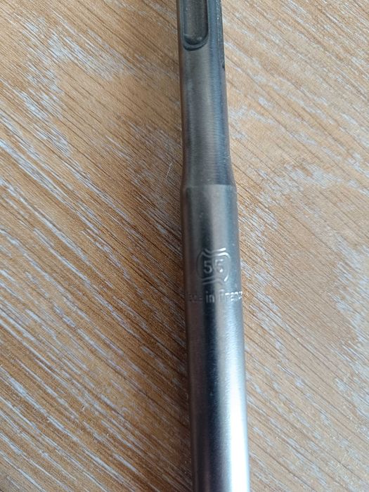 Burghiu și dalta beton