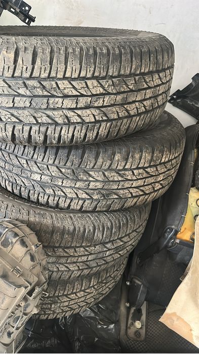 Продам резину всесезонку размер 235/65R17