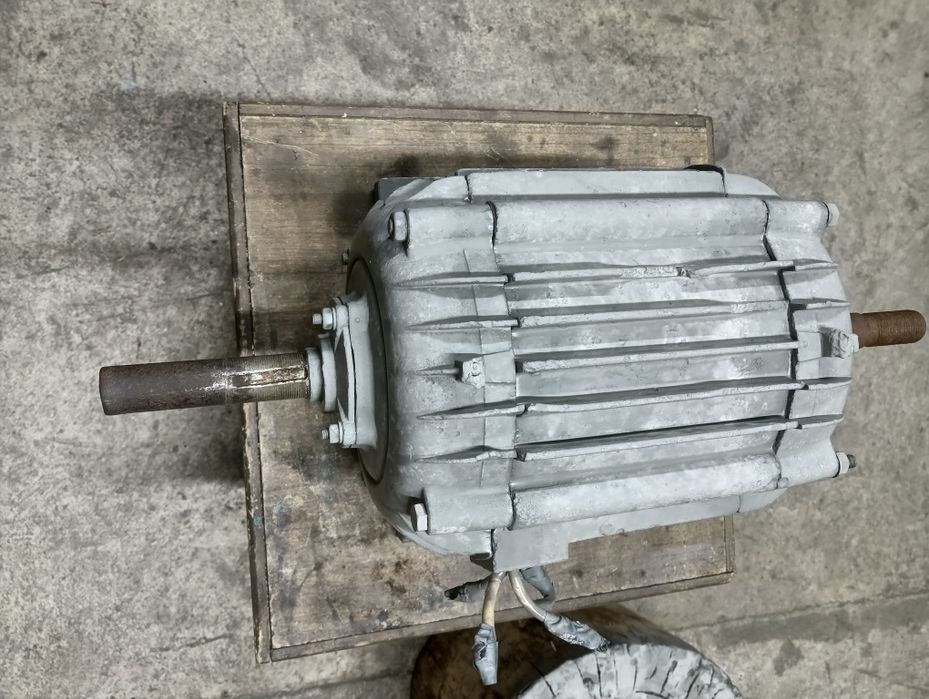 Продам электродвигатель 380/220в