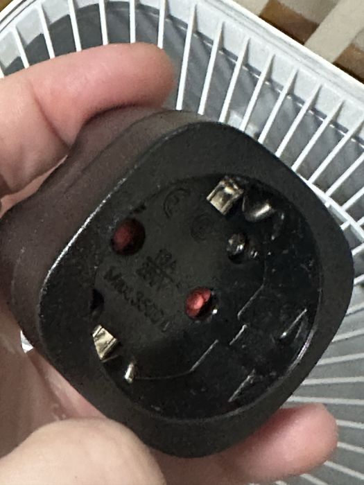 Адаптер на трёхштеккерную розетку для евро вилки.