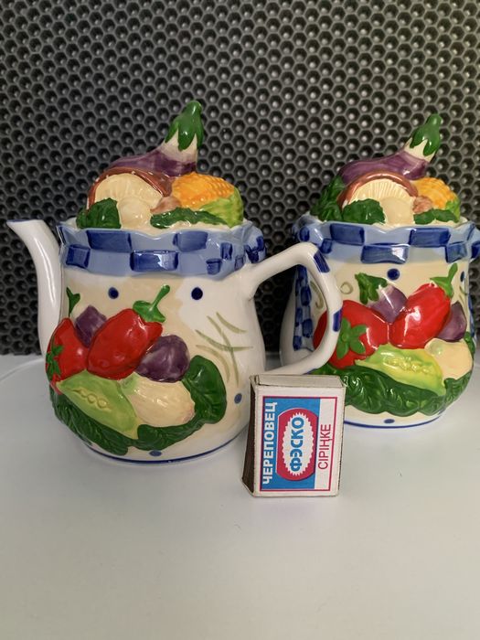 Заварной чайник, сахарница