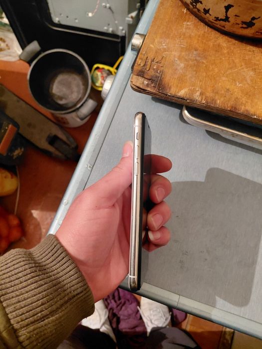 Продам айфон Х  в