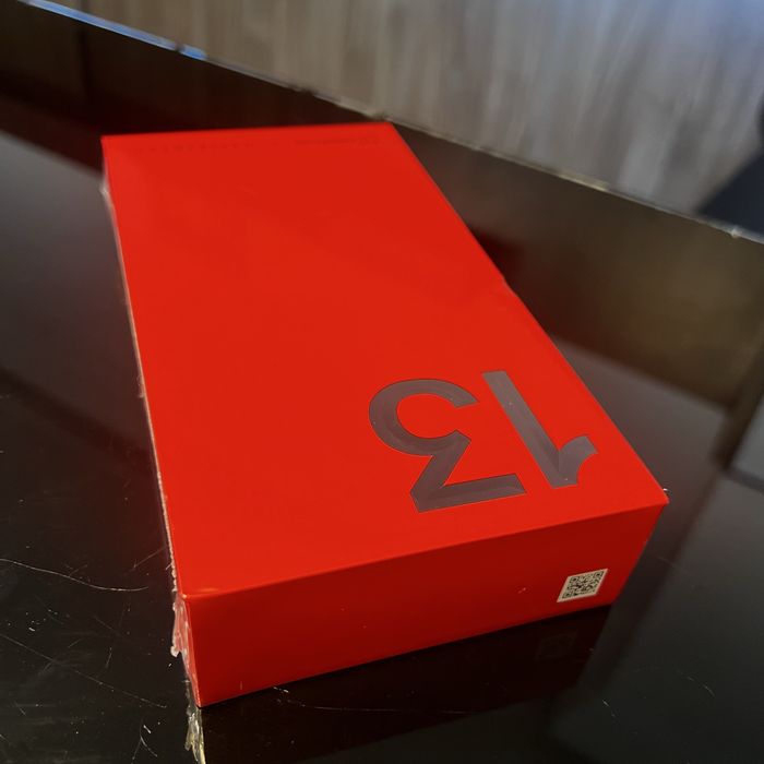 Нов! 2г. гаранция! OnePlus 13 512GB + 16GB RAM Arctic Dawn, Black Ecli