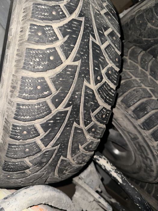 Продам шины с шипами
