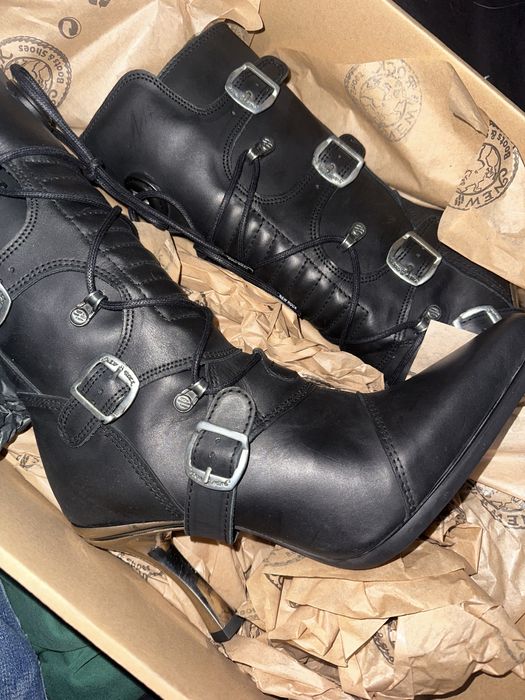 New Rock ботуши с метални елементи идват с кутия