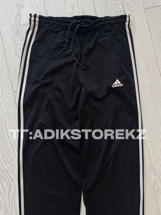 Adidas essential костюм