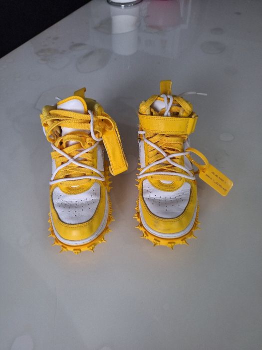 Vând Nike Air Force 1 MID Off White