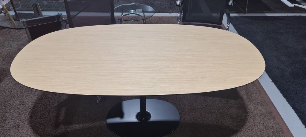 Немско офис конферентна и посетителска маса  Made in Italy оборудване