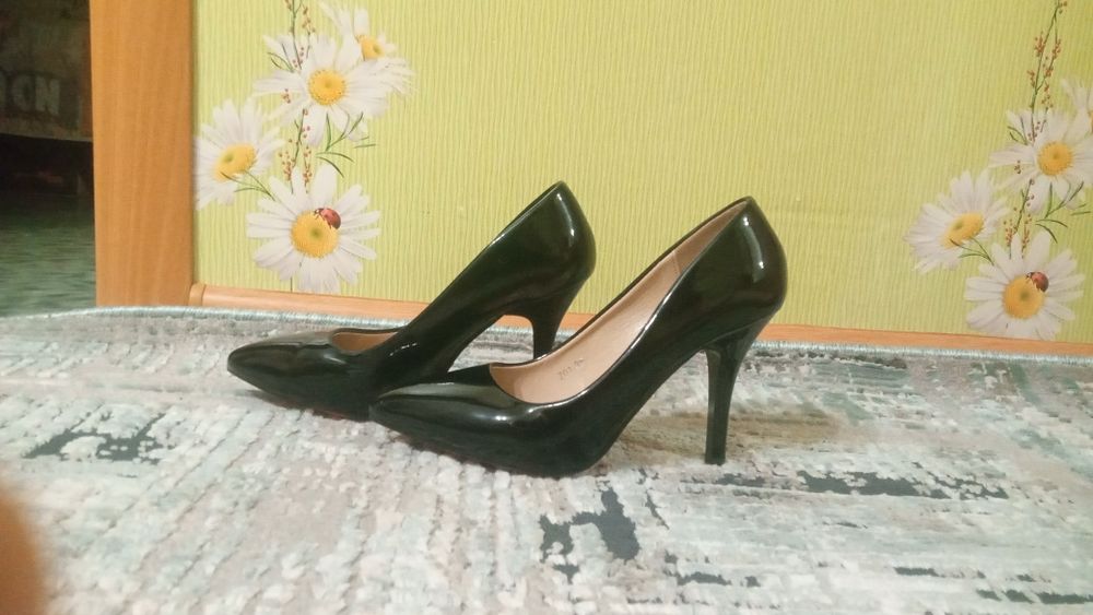 Продам туфли и уги. Есть вацап