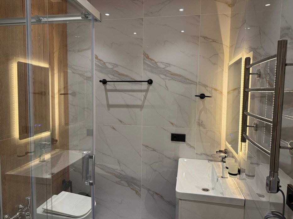 Продается шикарная кв в Piramit Tower  2/35/48 (парковка в подарок)