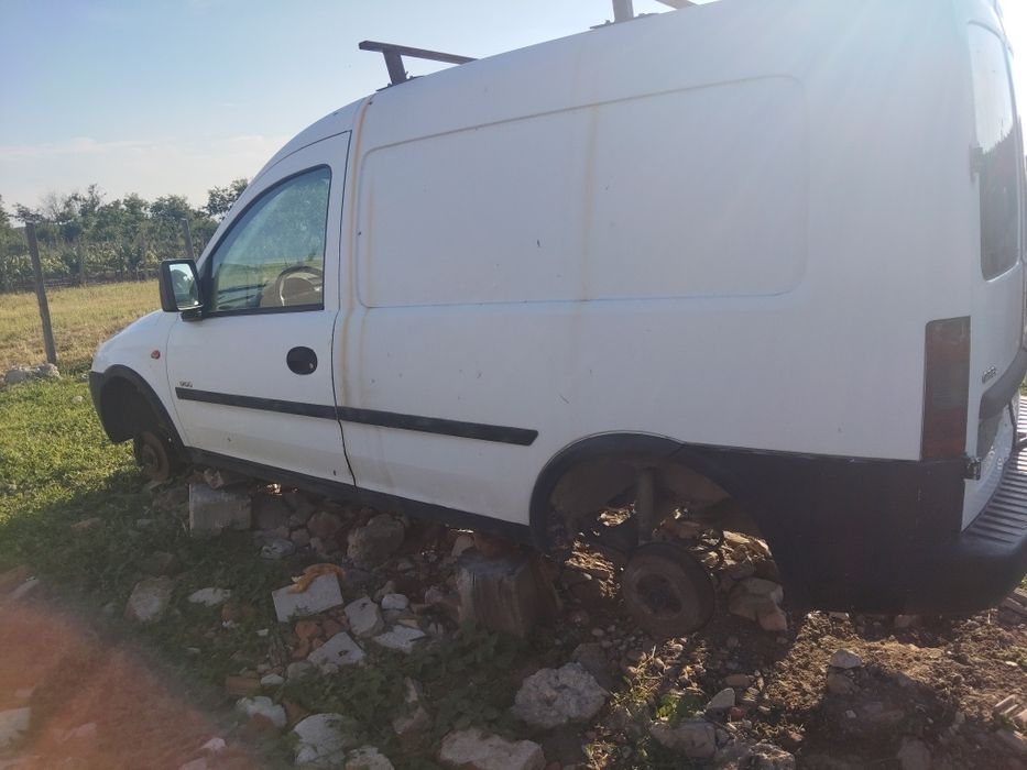 Vand piese opel combo 1700 diezel an 2003  ,vand jante aluminiu si un rand de tabla '