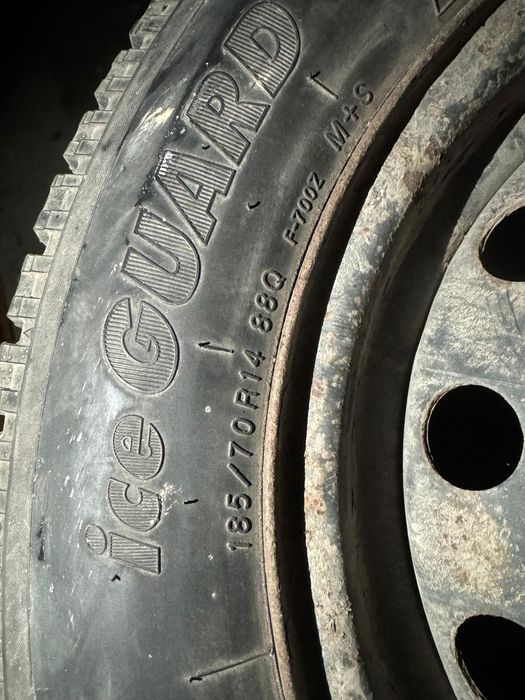 •	Зимние шины с дисками, в хорошем состоянии