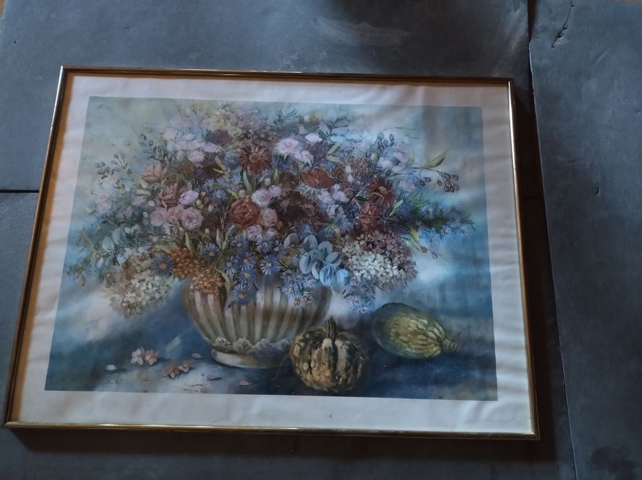 Tablouri unul este pictat pe pânza..