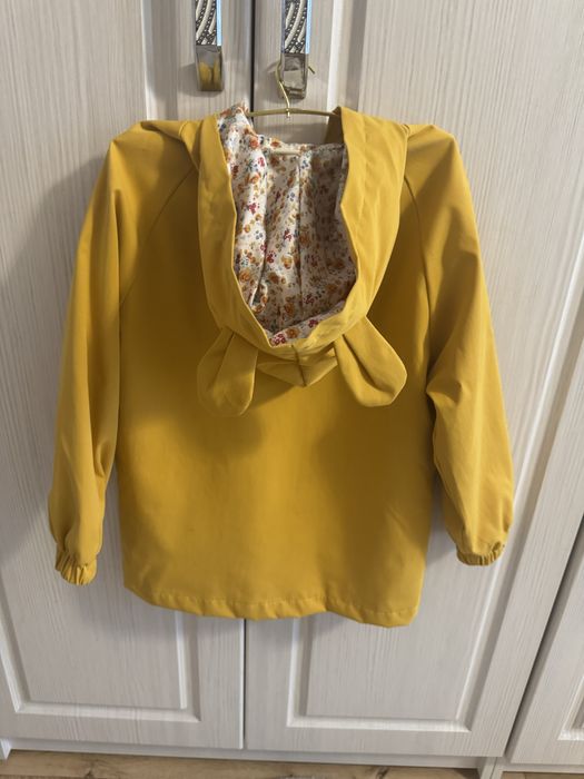 Продам детскую ветровку