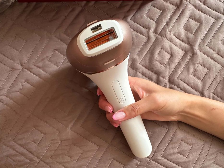 Фотоепилатор Philips Lumea IPL 9900