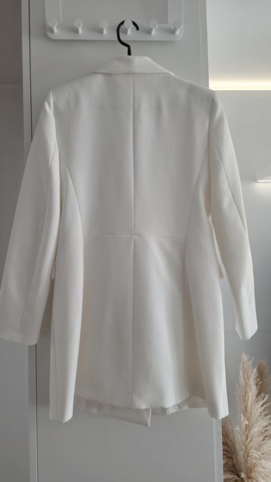 Елегантен бял блейзър Zara