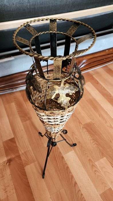 Декоративная ваза чеканка+соломка