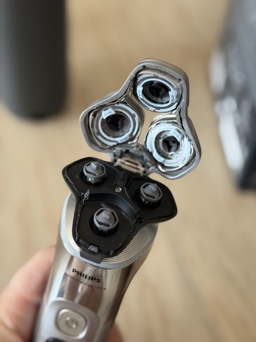 Електрическа самобръсначка Philips i9000 (XP9404/46)