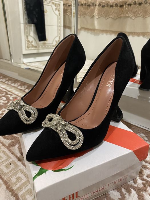 Чорный каблук