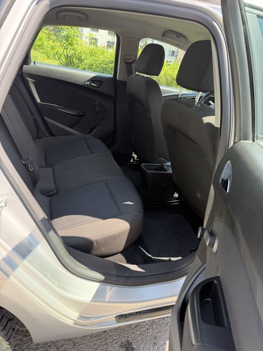 Opel Astra J motorina 1,7, manuala