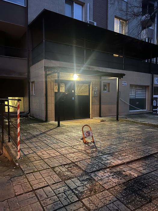 Паркомясто в левски