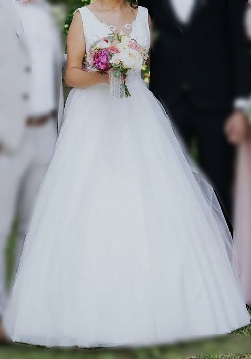 Vand rochie de mireasă elegantă tip A line.