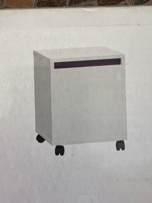 Шкаф за баня с колела. Нов. Последни 2 броя.