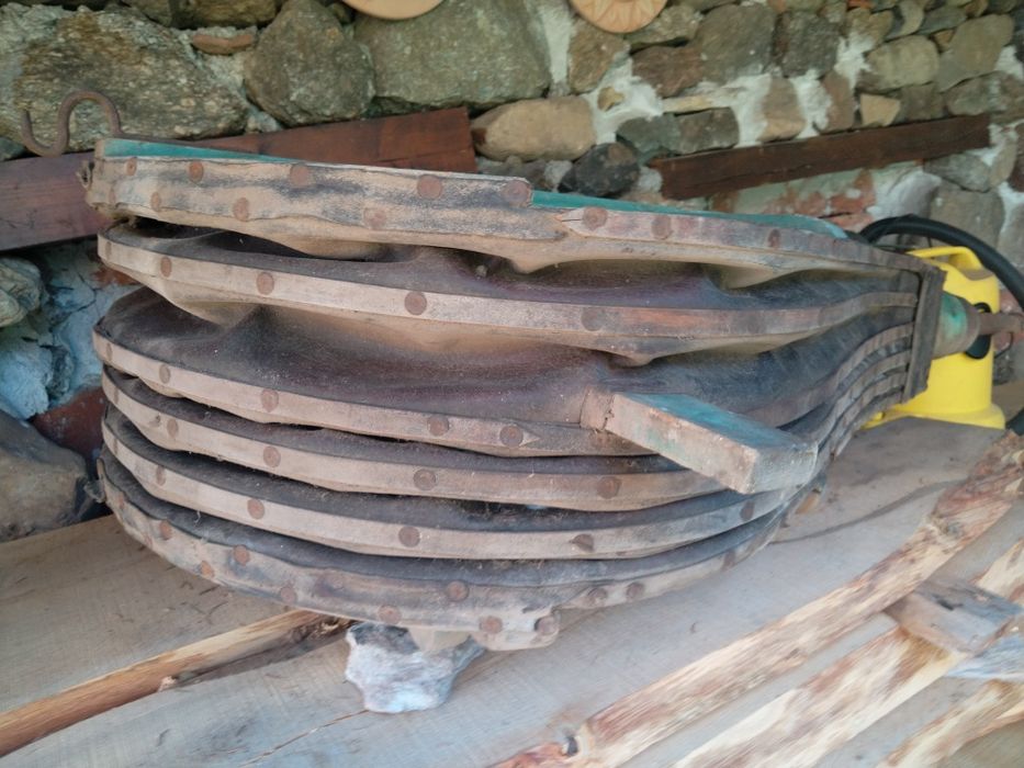 Продавам много стара ковашка духалка за оджак перфектна и до днес