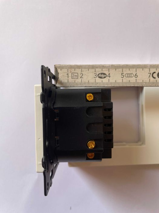 Zigbee смарт контакт с USB‑C PD 20W, USB‑A и измерване на консумацията
